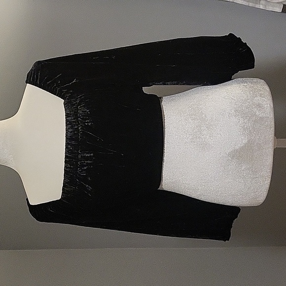 Zara Black Crushed Velvet Long Sleeve On or Off The Shoulder Crop Top - Size XS - Picture 4 of 8